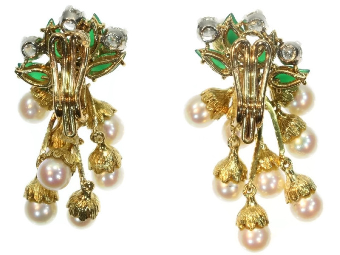 French estate gold and platinum diamond and pearl earrings with green leaves by Onbekende Kunstenaar