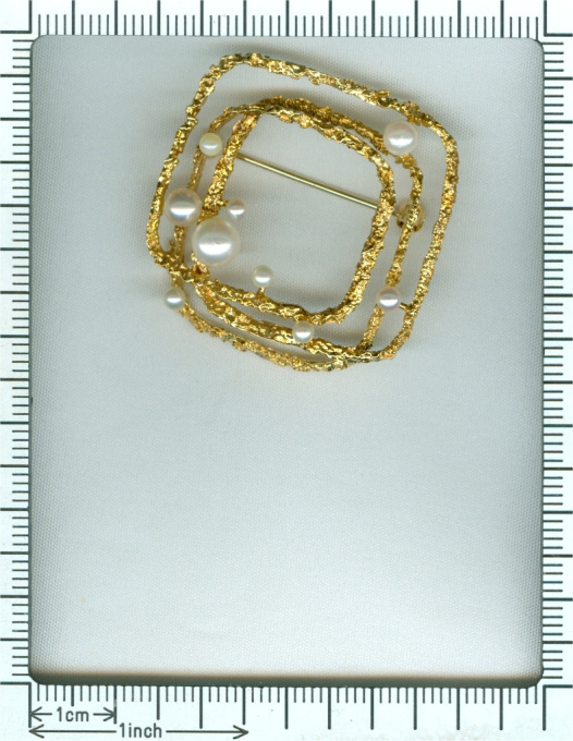 Vintage Sixties gold arty brooch with pearls by Artista Sconosciuto