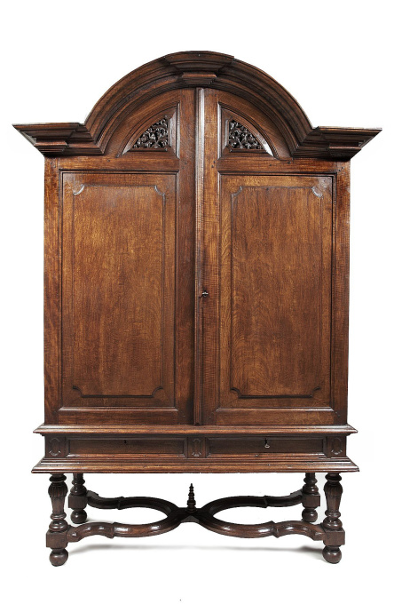 Large two-door Cabinet on Stand, Indonesia, Batavia, second half 18th century by Artista Desconocido
