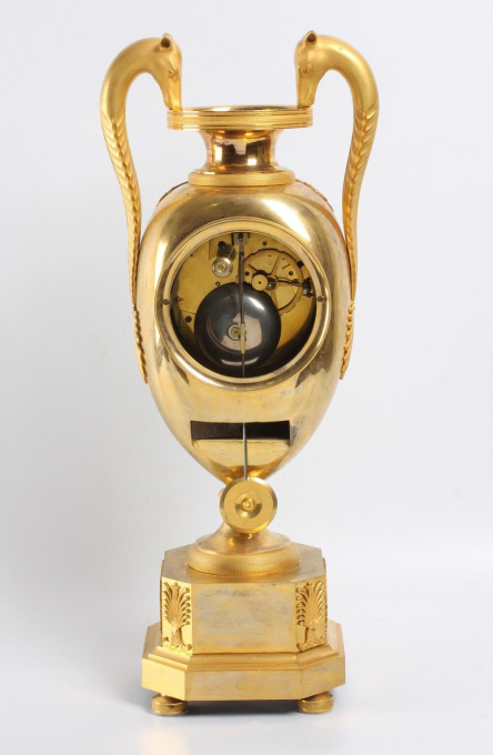 A French Empire ormolu urn mantel clock, circa 1800 by Onbekende Kunstenaar