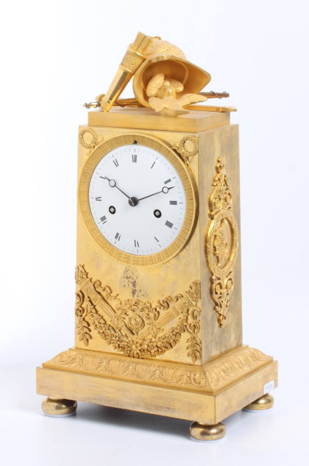 A French Empire ormolu mantel clock 'War and Peace', circa 1800. by Artista Desconhecido