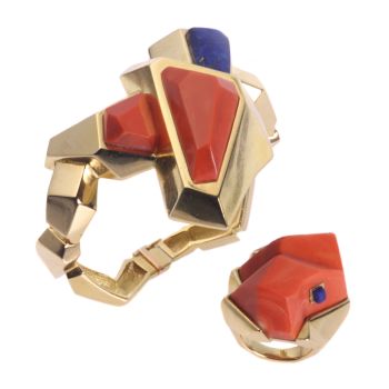 Vintage Seventies Pop-Art matching set gold bracelet and ring with coral and lapis lazuli by Artista Desconocido