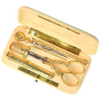 Opulent Stitches: A French Gold Sewing Set from the Victorian Era by Artista Desconocido