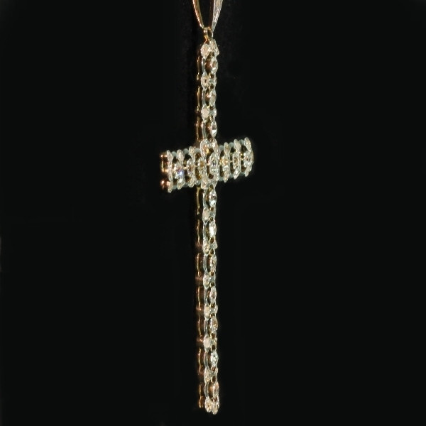 Belle Epoque antique diamond cross pendant by Artista Desconhecido
