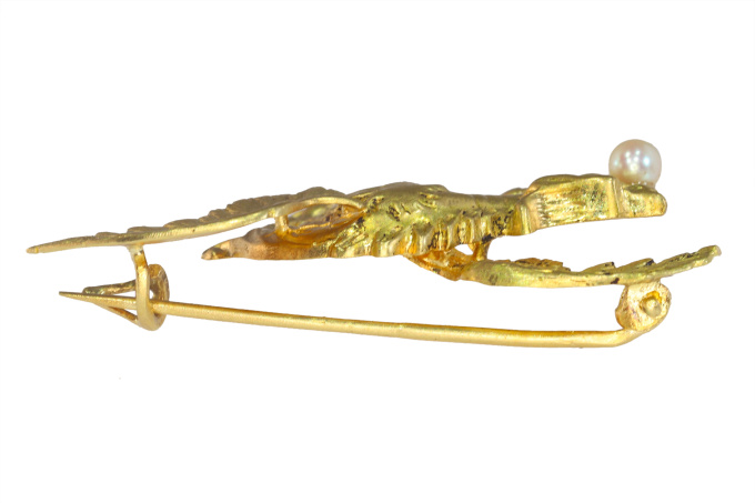 Vintage antique 18K yellow gold griffin dragon brooch by Artista Desconhecido
