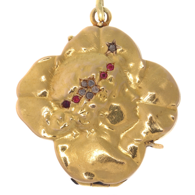 Typical Art Nouveau gold locket four leaf clover with woman head by Artista Sconosciuto