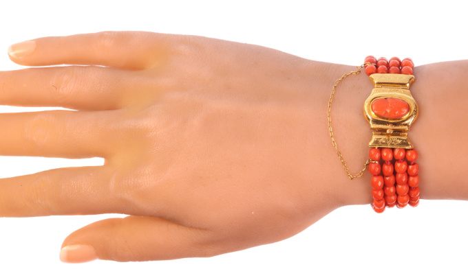 Antique four string coral bracelet with coral cameo in 18K gold closure by Artista Sconosciuto