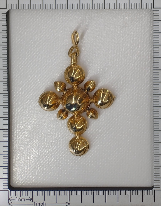 Antique 18th Century gold diamond cross pendant by Artista Desconocido