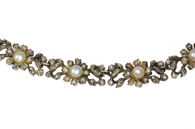 Victorian Elegance: A Diamond and Pearl Choker of Timeless Grace by Artista Desconocido