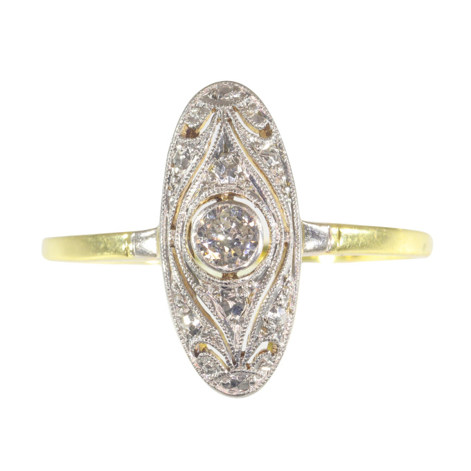 Vintage Art Deco diamond engagement ring by Artista Desconhecido
