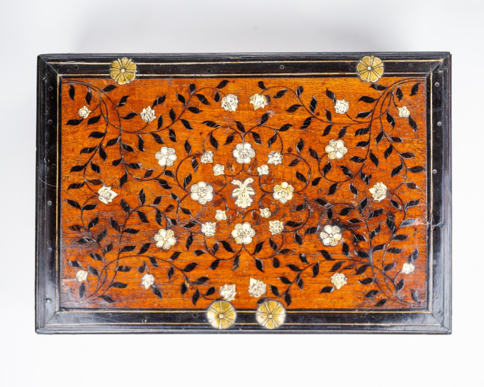 Indian colonial inlaid work box, 18th century by Artista Desconocido