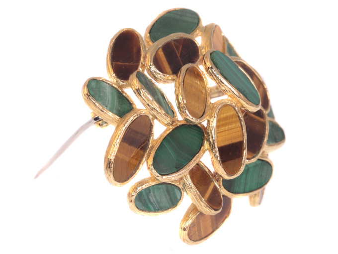 Vintage Sixties pop-art gold brooch set with malachite and tiger eye by Artista Desconocido