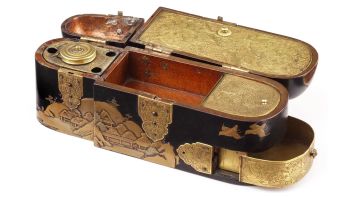 A rare Japanese export lacquer medical instrument box by Artista Sconosciuto