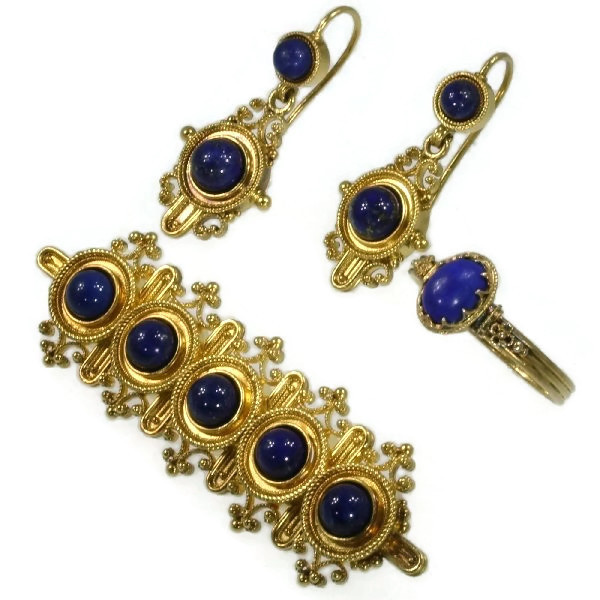 Neo-etruscan revival parure ring brooch earrings filigree granules lapis lazuli by Onbekende Kunstenaar