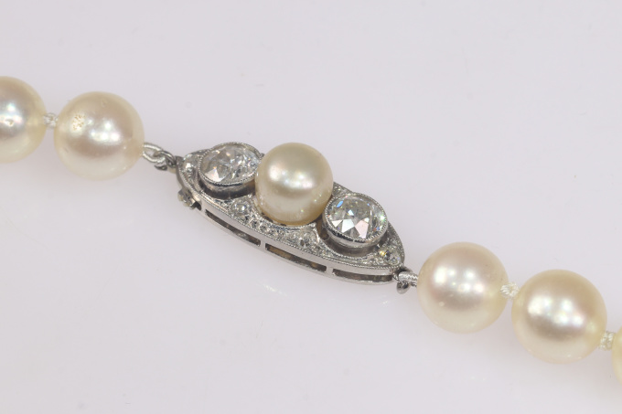 Vintage Art Deco Belle Epoque long pearl necklace (sautoir) with platinum large diamonds closure by Artista Desconhecido