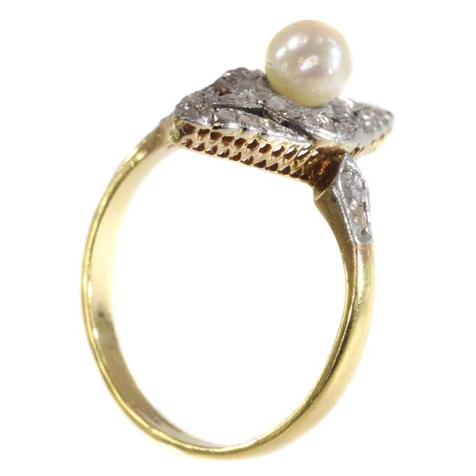 Late Victorian rose cut diamonds ring with pearl by Onbekende Kunstenaar