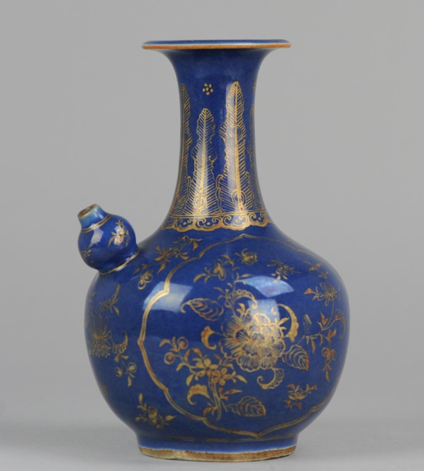 Chinese powder blue ghendi for islamic market ca. 1700 by Onbekende Kunstenaar
