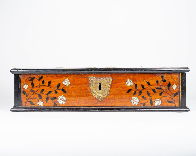Indian colonial inlaid work box, 18th century by Artiste Inconnu