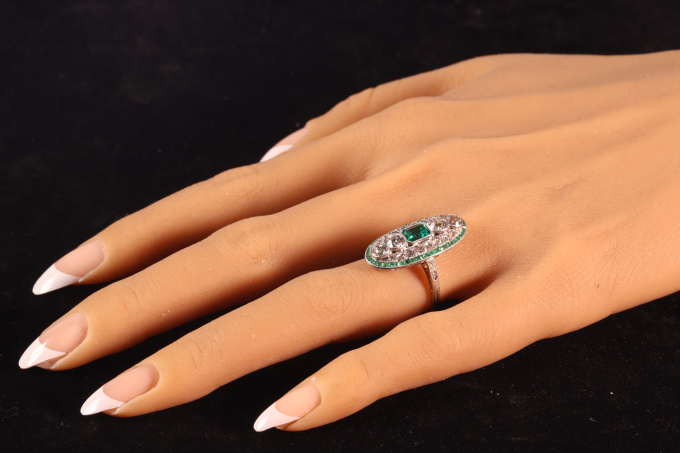 Genuine vintage Art Deco diamond and emerald engagement ring with high quality untreated Colombian emerald by Onbekende Kunstenaar