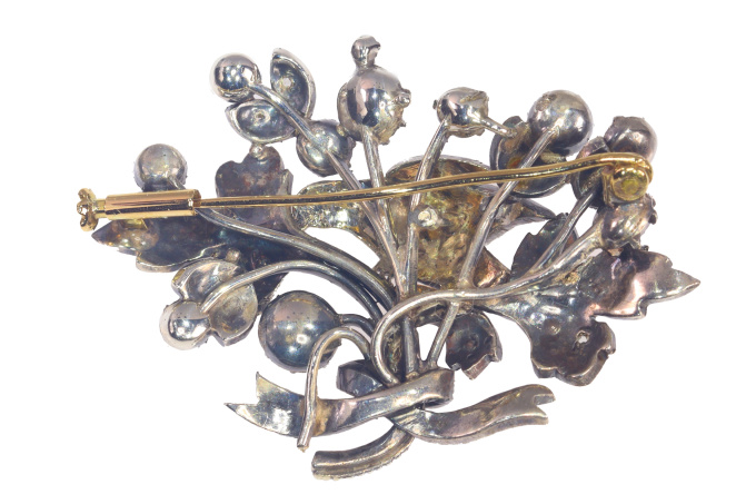 Victorian diamond brooch bird sitting on flower branch by Artiste Inconnu