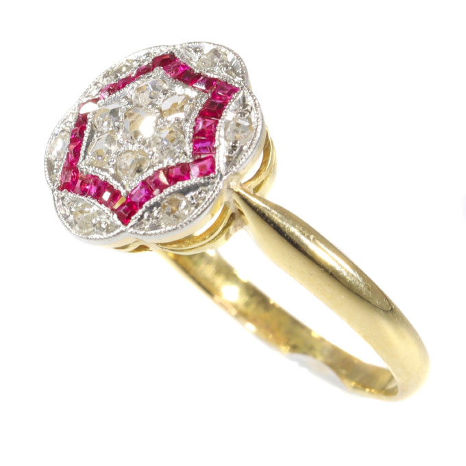 Vintage Art Deco diamond and ruby engagement ring by Artista Desconocido