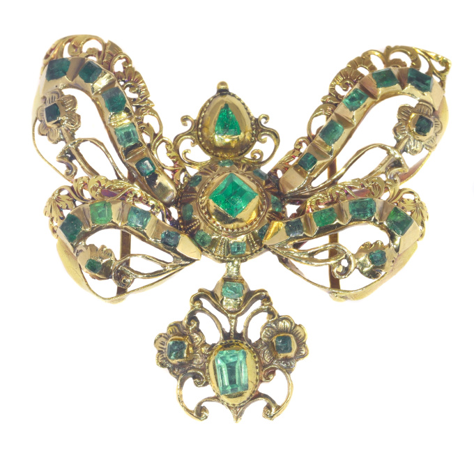 Antique gold bow pendant with emeralds second half 17th Century by Onbekende Kunstenaar