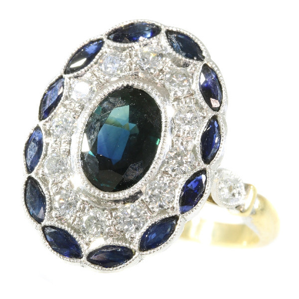 Stylish Art Deco style diamond and sapphire engagement ring by Artista Desconhecido
