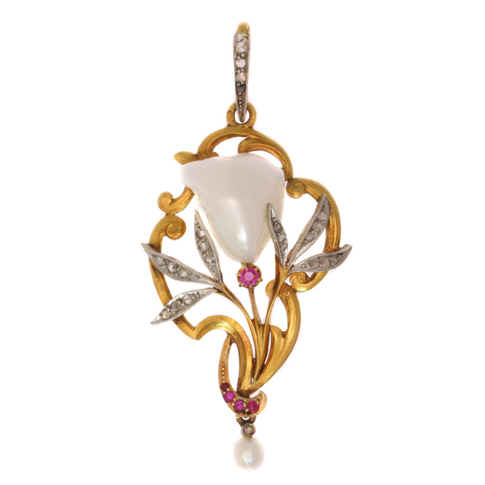 French Art Nouveau pendant with big Mississippi dog tooth pearl diamonds rubies by Artista Desconhecido