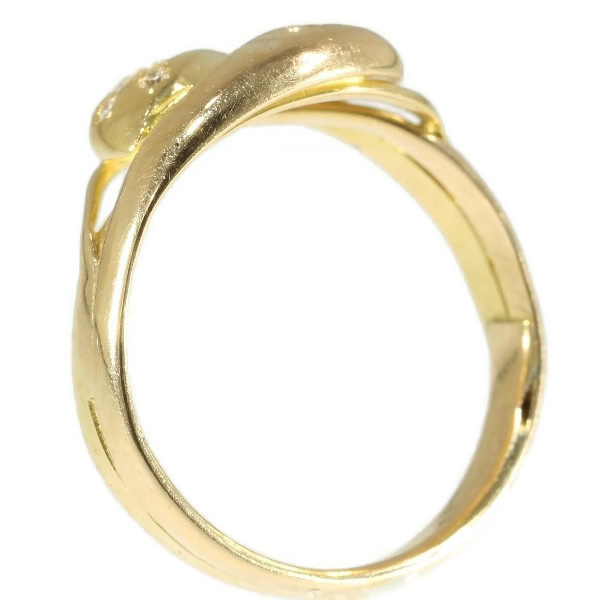Antique double headed gold snake ring with diamonds by Onbekende Kunstenaar