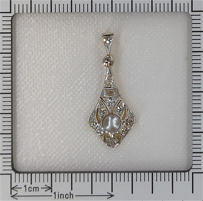 Vintage 1920's Art Deco diamond and pearl pendant by Onbekende Kunstenaar