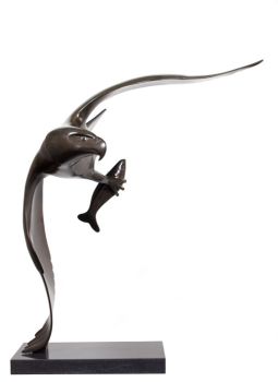 Roofvogel met vis no. 2 brons by Evert den Hartog