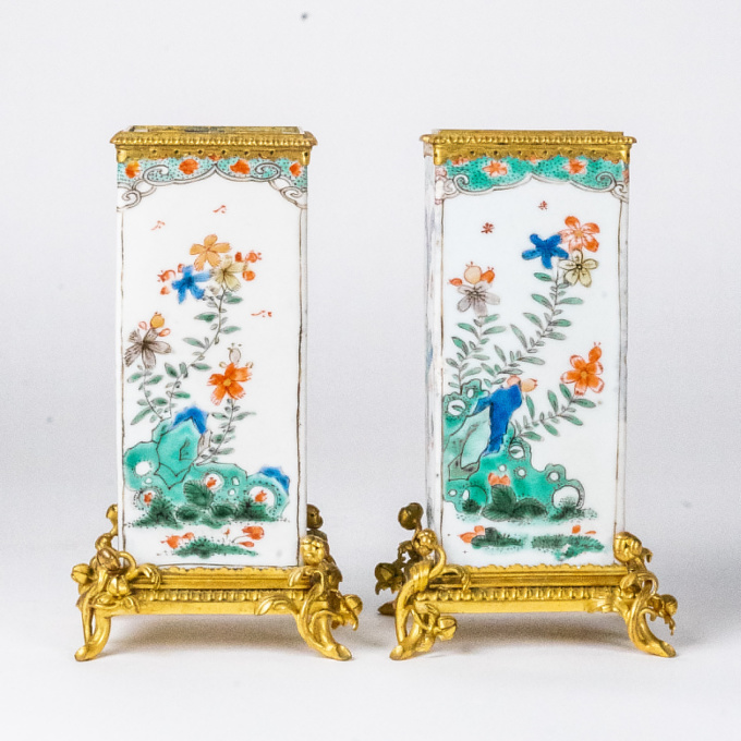 A pair of famille verte vases, 18th century Kangxi by Unbekannter Künstler