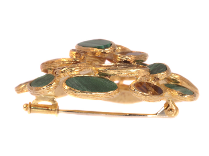 Vintage Sixties pop-art gold brooch set with malachite and tiger eye by Artista Sconosciuto