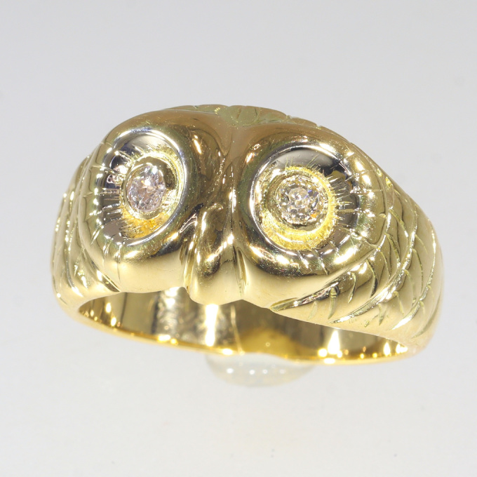 Vintage Interbellum 18K gold ring owl with diamond eyes by Artiste Inconnu