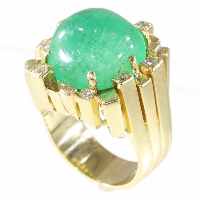 Vintage Seventies Modernistic Artist Design ring with large emerald and diamonds by Artista Sconosciuto