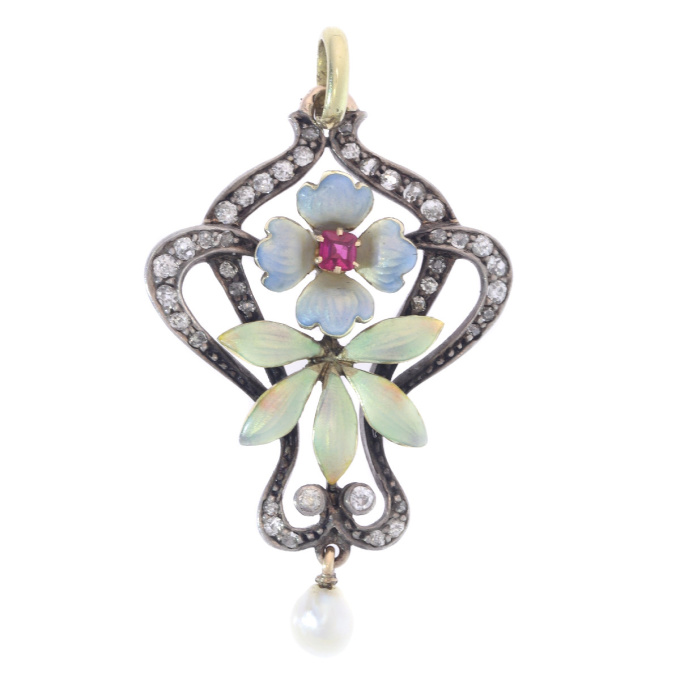 Austria-Hungarian late Victorian early Art Nouveau diamond and enamel pendant by Artiste Inconnu