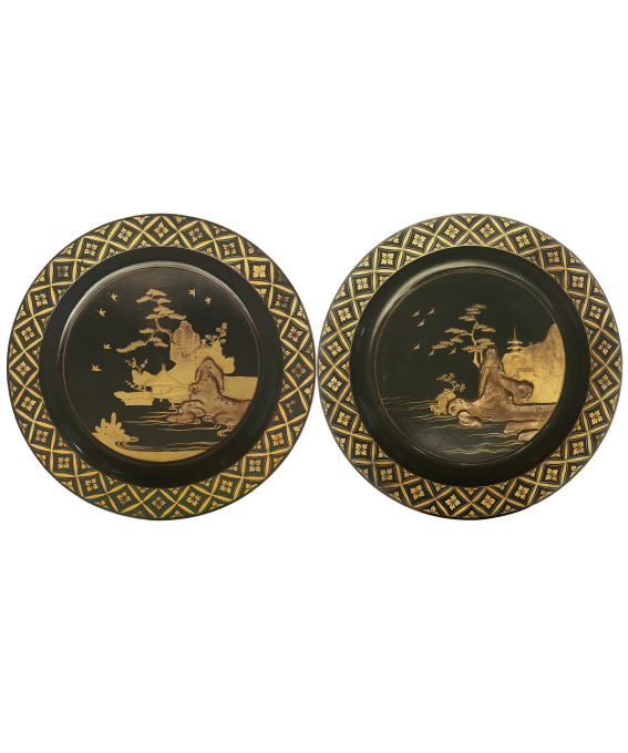A Pair Japanese Export Black Lacquered Wood Plates - Edo period by Artista Desconhecido