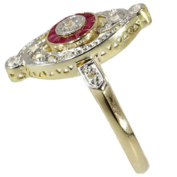 Charming Belle Epoque Art Deco ring with diamonds and rubies by Artista Desconhecido