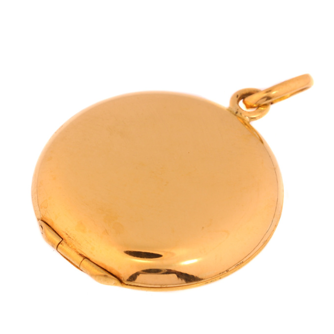 Antique gold Belle Epoque enameled locket made in the Austrian Hungarian empire by Artista Desconhecido