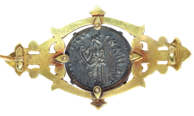 Antique silver Roman coin mounted in antique Victorian brooch by Artista Desconocido