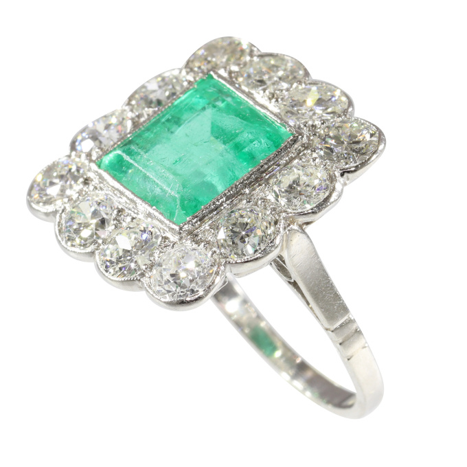 Geometric Grace: A Vintage Art Deco Emerald and Diamond Ring by Artista Sconosciuto