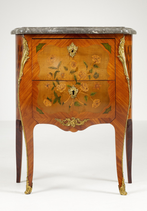 Small French Louis XV Commode by Unbekannter Künstler