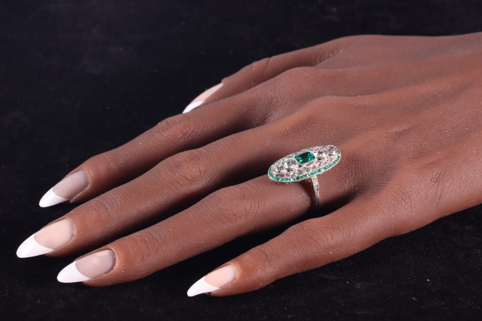 Genuine vintage Art Deco diamond and emerald engagement ring with high quality untreated Colombian emerald by Artista Desconhecido