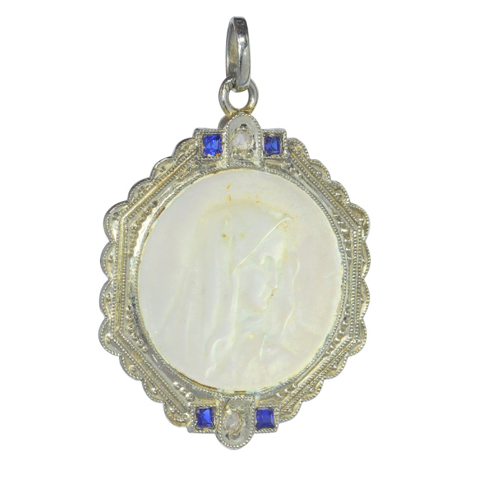 Vintage 1920's Art Deco 18K gold Maria medal in plate of mother-of-pearl with diamonds and sapphires by Artista Sconosciuto