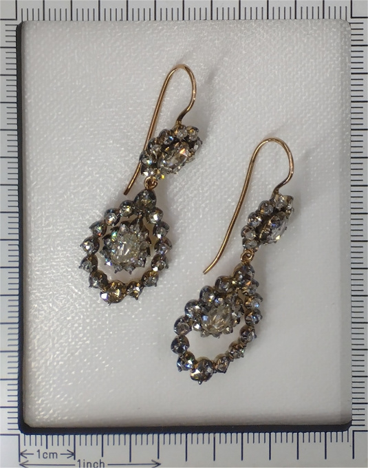 Antique Georgian diamond long pendent earrings by Artista Desconocido