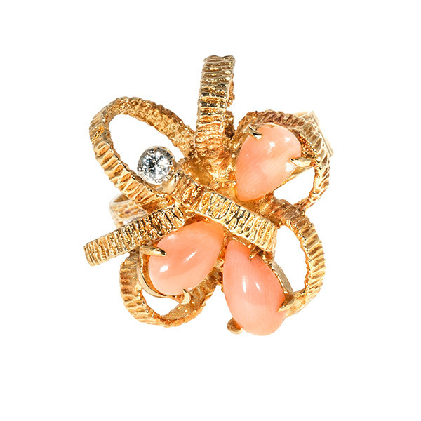 Ribbon ring with coral and a diamond by Unknown Artist