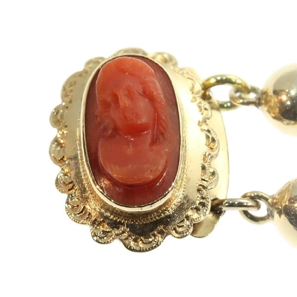 Antique Victorian coral bracelet with coral cameo made in Holland by Artista Sconosciuto