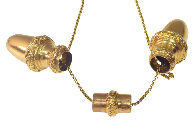 Antique Dutch 18K gold mystery jewel pendant on chain by Artista Desconhecido