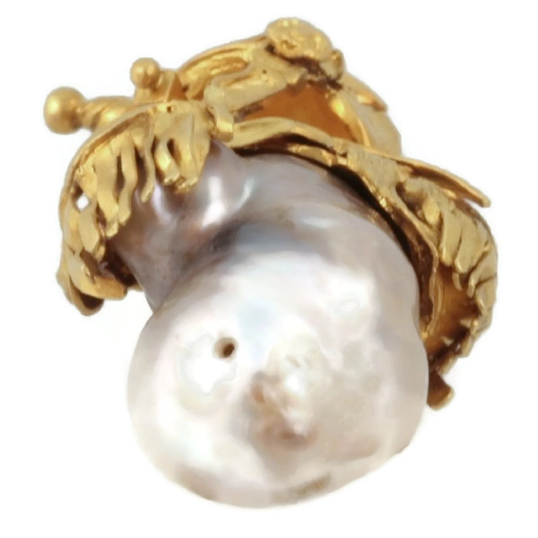 Intriguing Victorian pendant with big baroque pearl and warrior adornments by Artista Sconosciuto